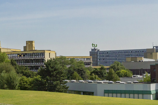 Panorama des Nord Campus mit Seminarraumgebäude, altem Physikgebäude und Mathetower