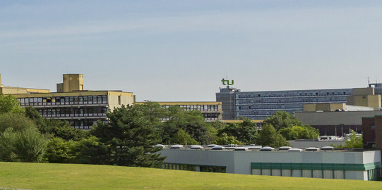 Panorama des Nord Campus mit Seminarraumgebäude, altem Physikgebäude und Mathetower